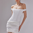 Короткое атласное свадебное платье со спущенными плечами фото