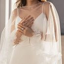 Атласное свадебное платье с кейпом фото