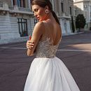 Пышное свадебное платье с кристаллами на корсете фото