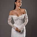 Кружевное свадебное платье русалка с декором из бус фото