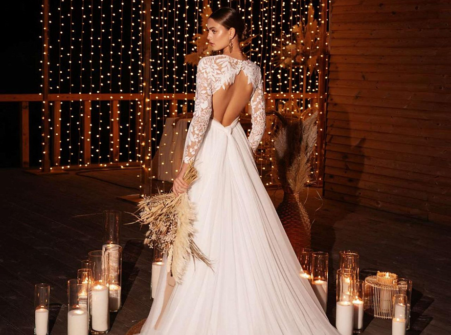 Классическое свадебное платье с v-образным вырезом фото