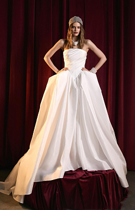 Эффектное свадебное платье из тафты с драпированным корсетом фото