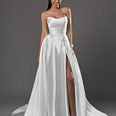 Лаконичное свадебное платье с разрезом и бантом фото