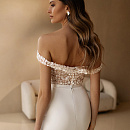 Красивое свадебное платье с блестящим корсетом фото