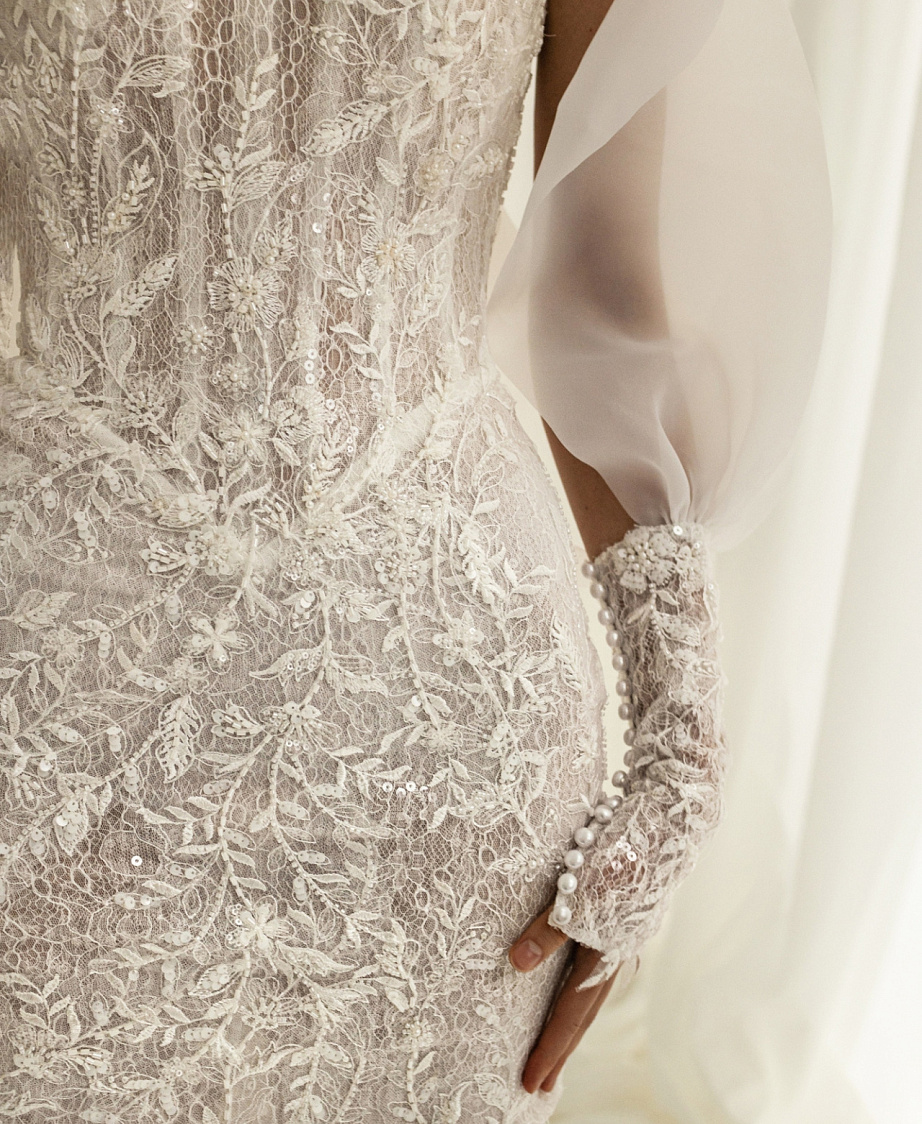 Короткое свадебное платье с чокером фото