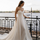 Атласное свадебное платье с объемной вышивкой фото