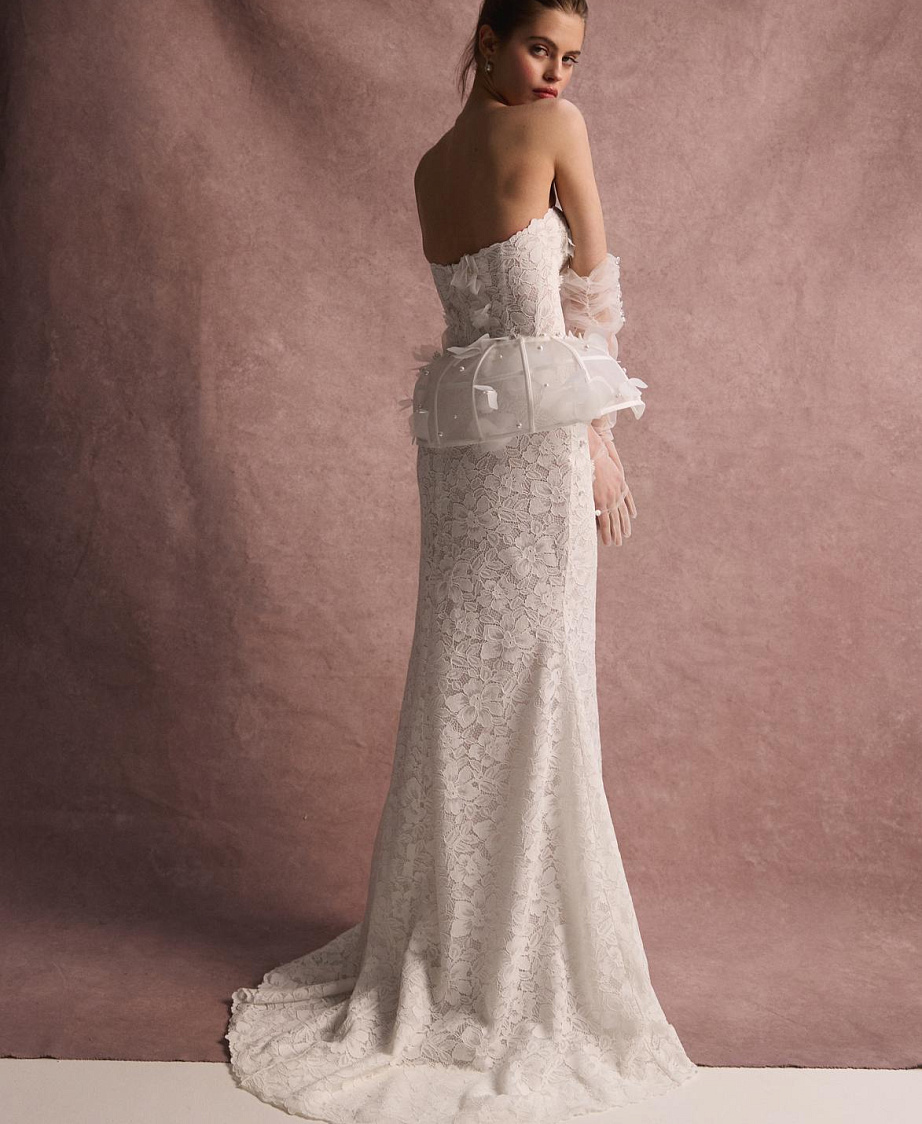 Кружевное платье с 3Д цветами и съемкой баской фото