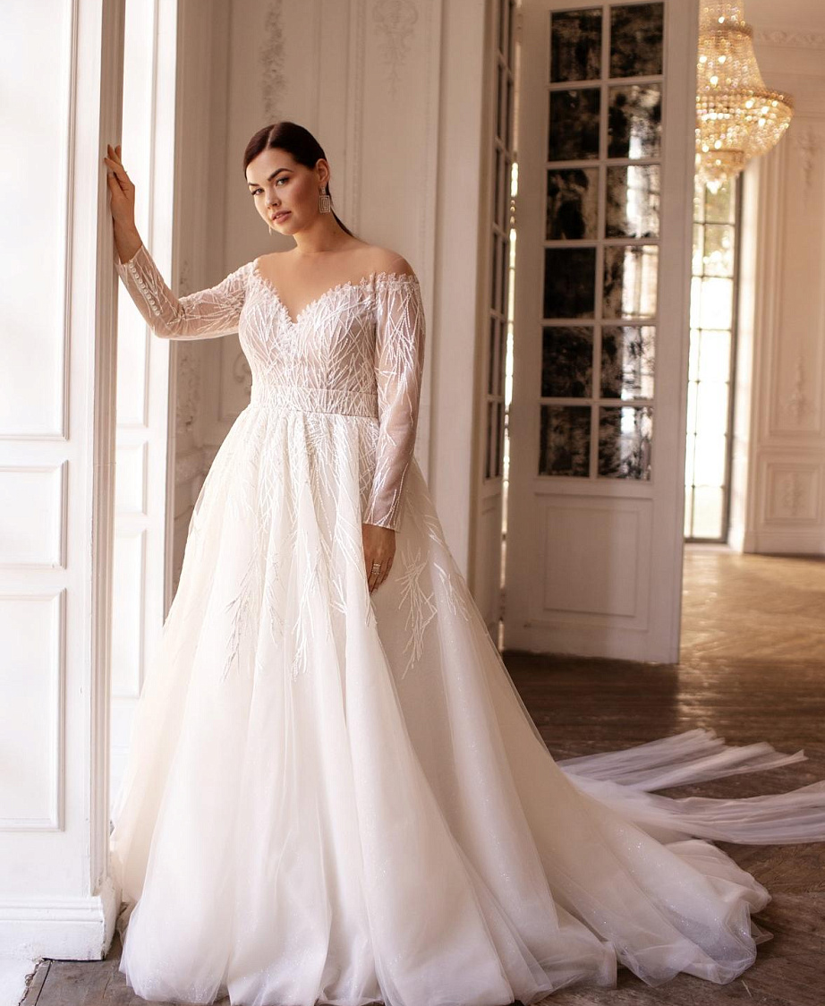 Красивое свадебное платье с рукавами большого размера фото