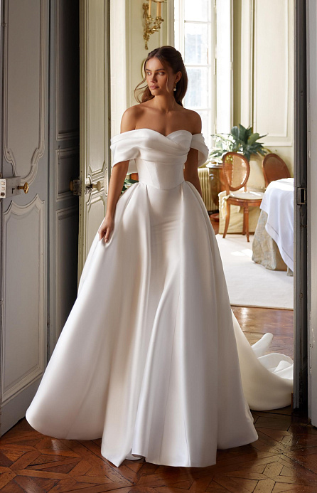 Роскошный комплект из микадо со съемным шлейфом фото