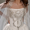 Пышное платье с расшитым корсетом фото