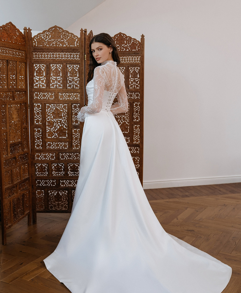 Стильный комплект с кружевным платьем внутри фото