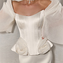 Атласный комплект c кейпом из дизайнерской ткани фото