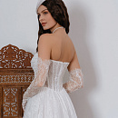 Роскошное кружевное свадебное платье с диснеевским корсетом фото