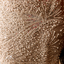 Роскошное облегающее свадебное платье с открытыми плечами фото