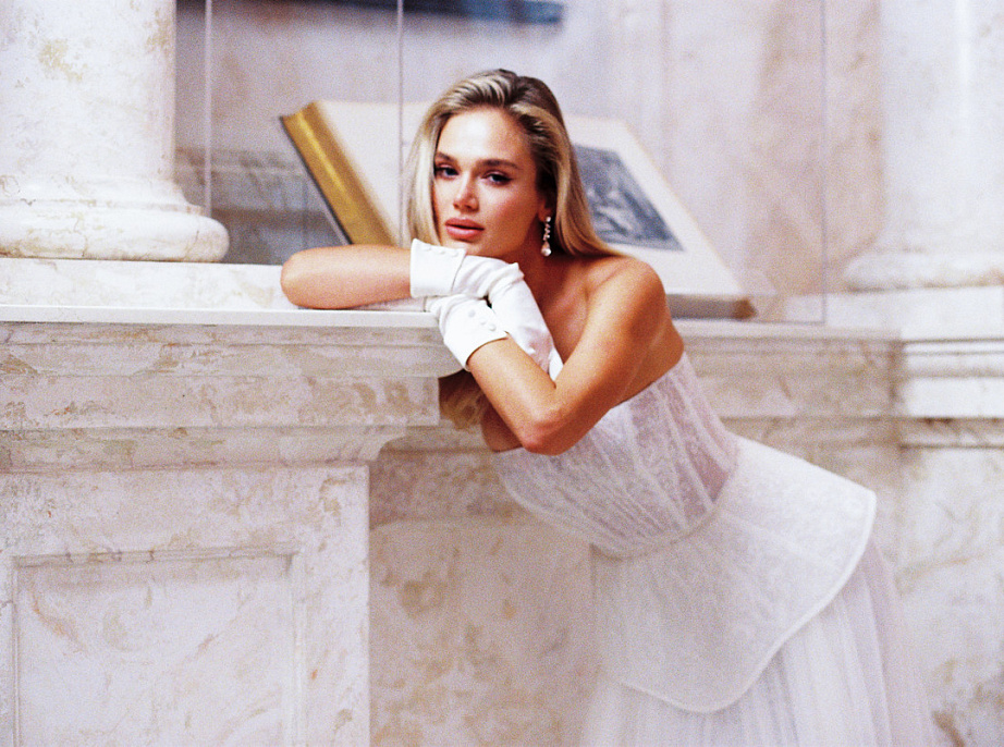 Нежный свадебный комплект с баской фото