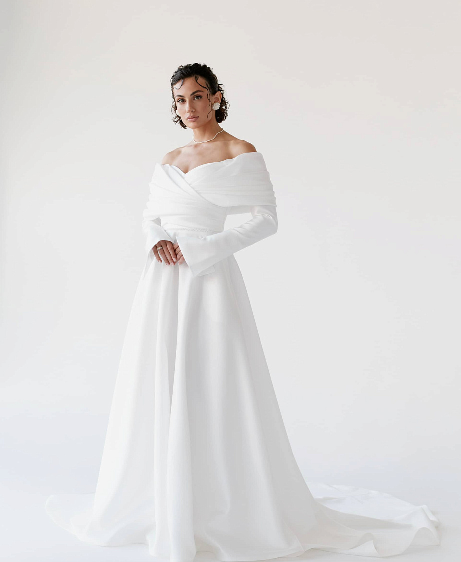 Классическое  свадебное палетье А- силуэта из микадо фото