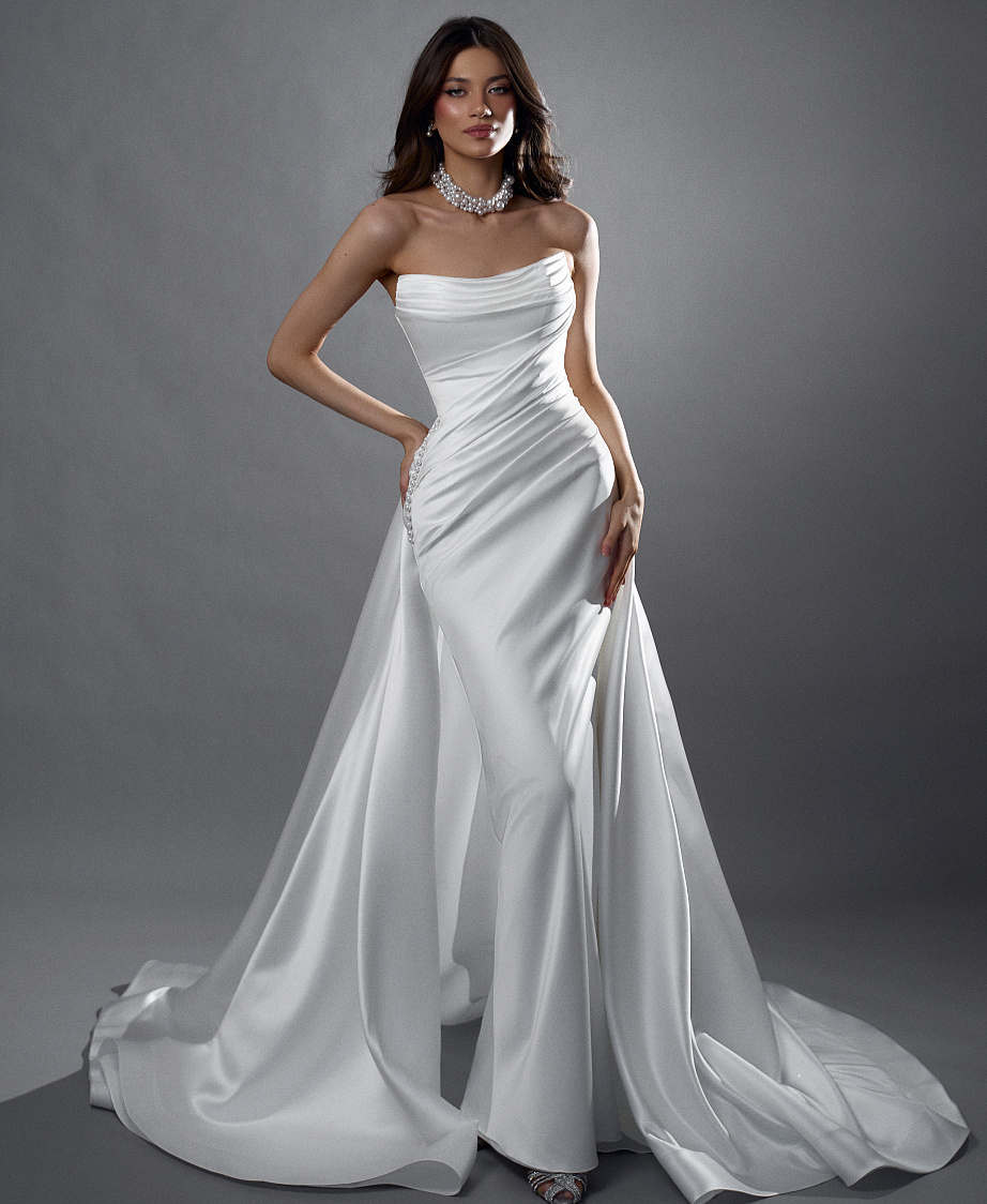 Атласное свадебное платье-русалка со съемным шлейфом и драпировкой на корсете фото