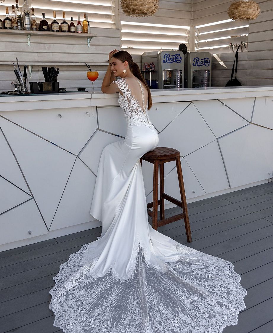 Свадебное платье с роскошной спиной