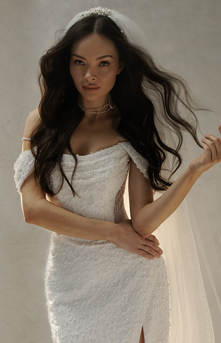 Кружевное платье-русалка с бисером и со съемным шлейфом фото