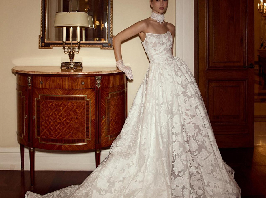 Роскошное свадебное платье из авторского кружева фото