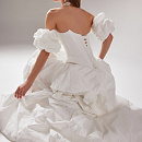 Пышный свадебный комплект из тафты с удлиненной юбкой фото