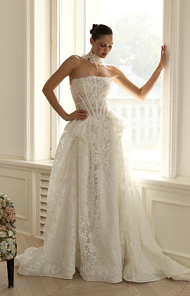 Роскошное кружевное свадебное платье с чокером фото