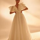 Свадебное платье с многослойными крылышками фото
