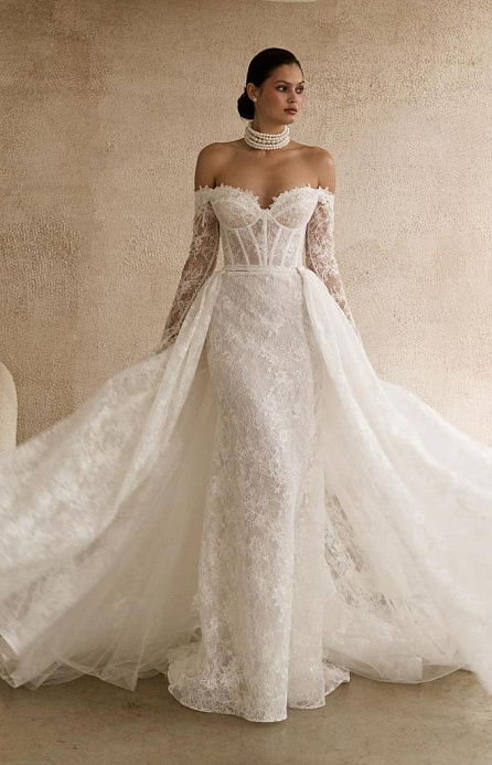 Кружевное свадебное платье с рукавами и съемным шлейфом фото