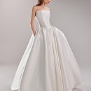 Пышное свадебное платье из микадо с открытыми плечами фото