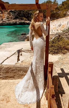 Утонченная рыбка с рукавами и открытой спиной