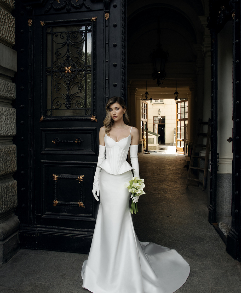 Стильный свадебный комплект из ткани микадо  фото