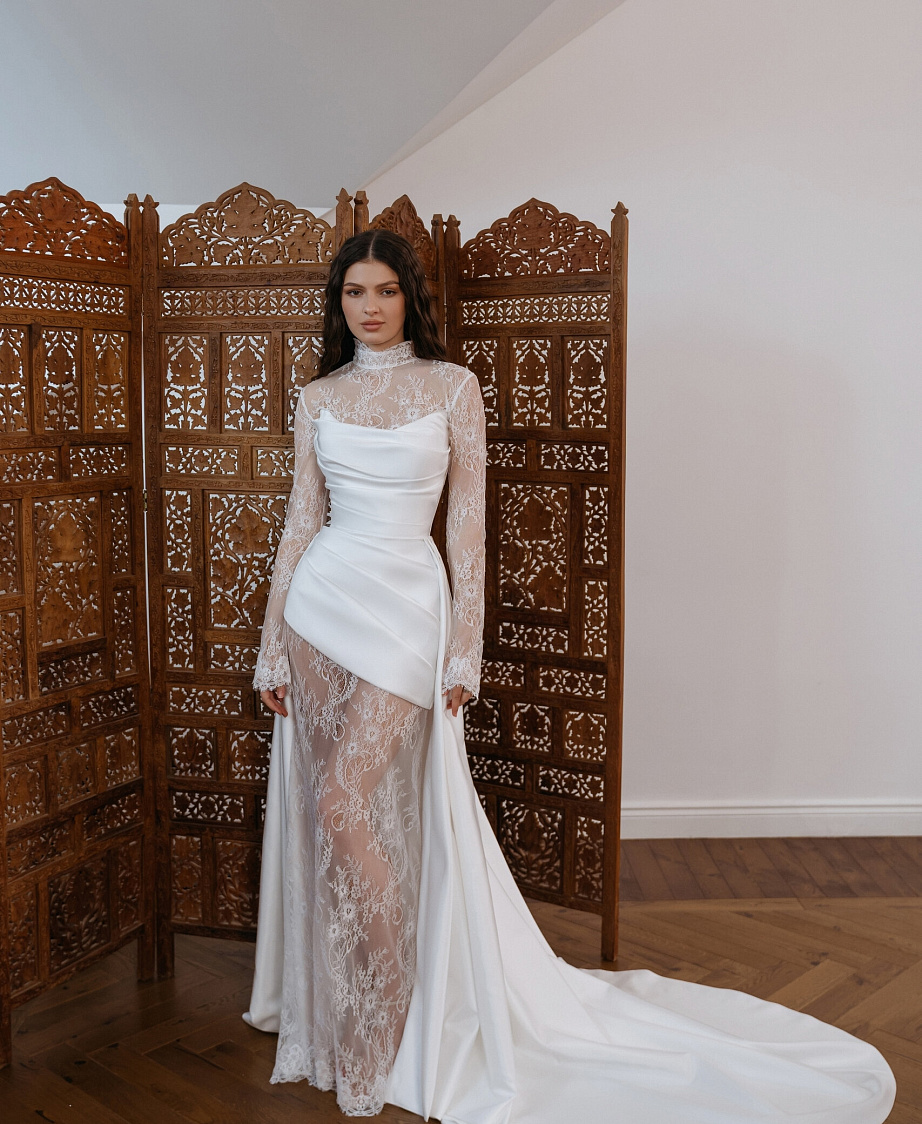 Стильный комплект с кружевным платьем внутри фото