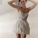 Короткое свадебное платье с жемчугом, пайетками и драпировкой из фатина фото