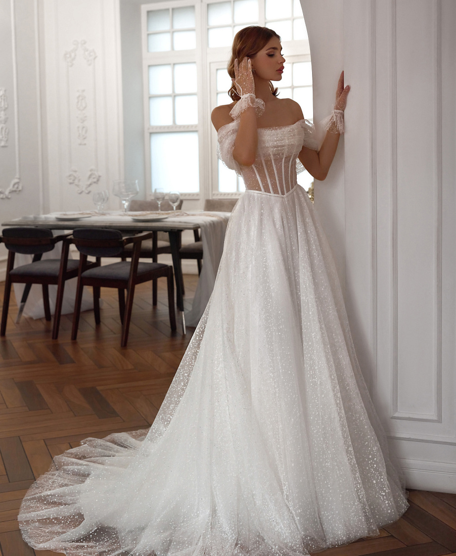 Блестящее свадебное платье с диснеевским корсетом фото