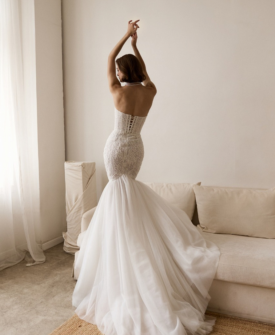 Нежный комплект с кружевным корсетом и юбкой-рыбкой фото