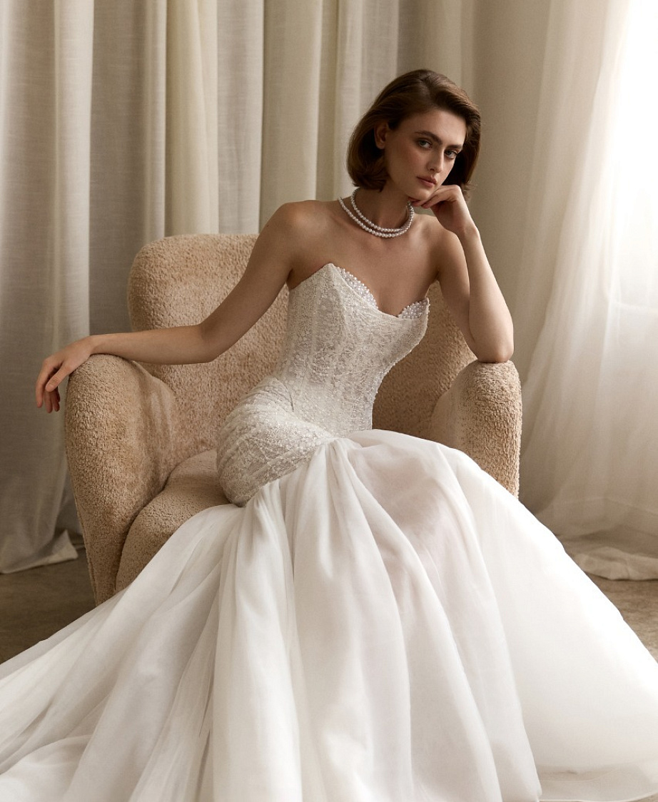 Нежный комплект с кружевным корсетом и юбкой-рыбкой фото