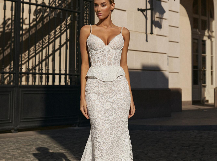 Кружевной свадебный комплект с корсетом фото