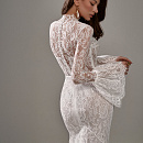 Кружевное платье с длинным рукавом и полупрозрачным корсетом фото