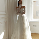 Кружевное свадебное платье с элементами атласа на корсете фото