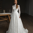 Закрытое кружевное платье с длинным рукавом и воротником-стойка фото