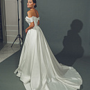Пышное свадебное платье с разрезом фото