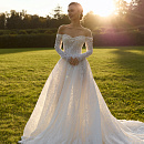 Кружевное свадебное платье с жемчугом фото