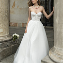 Свадебное платье с декольте в форме сердца фото