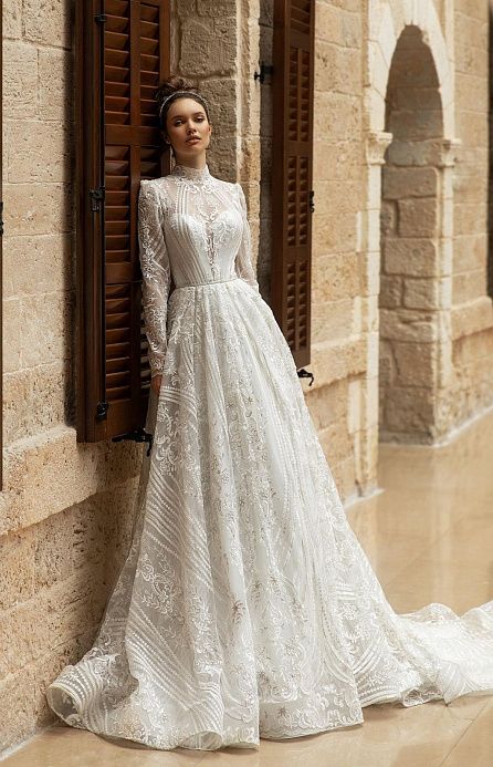 Закрытое кружевное свадебное платье фото