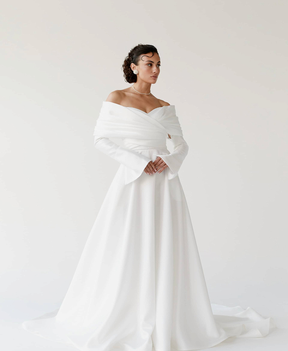 Классическое  свадебное палетье А- силуэта из микадо фото