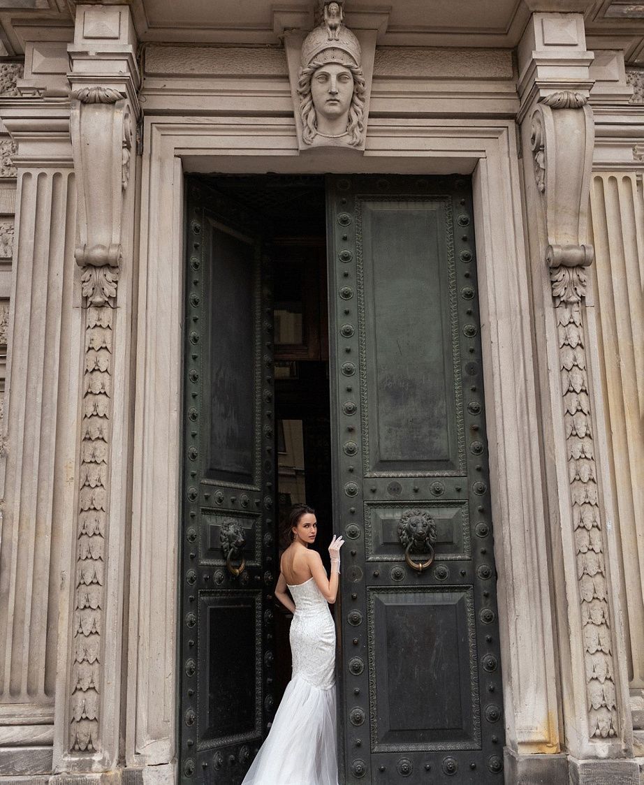 Свадебное платье русалка с открытым верхом фото