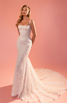 Роскошное кружевное свадебное платье на тонких бретелях фото