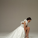 Стильное дизайнерское свадебное платье фото