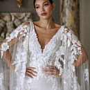 Кружевное свадебное платье со съемными крыльями фото