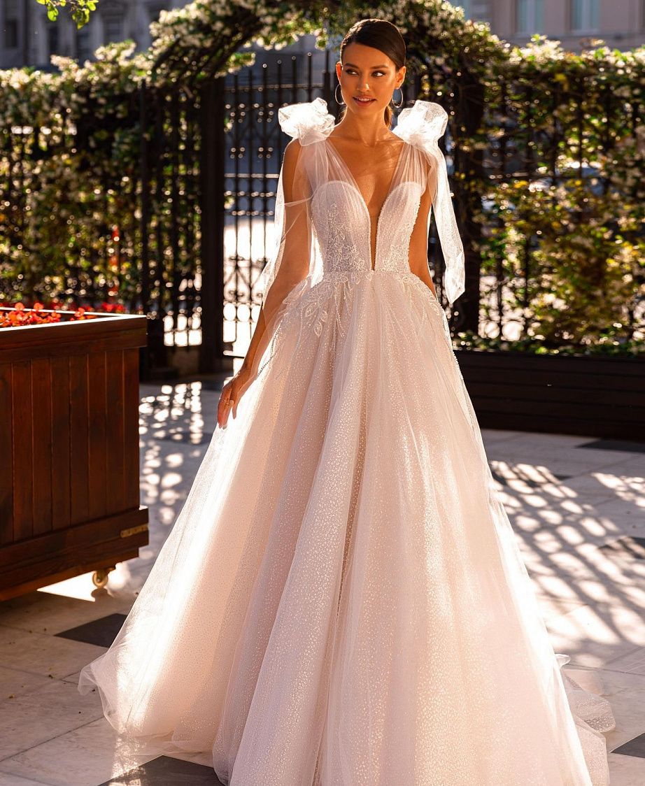 Свадебное платье 2022 с бантами фото